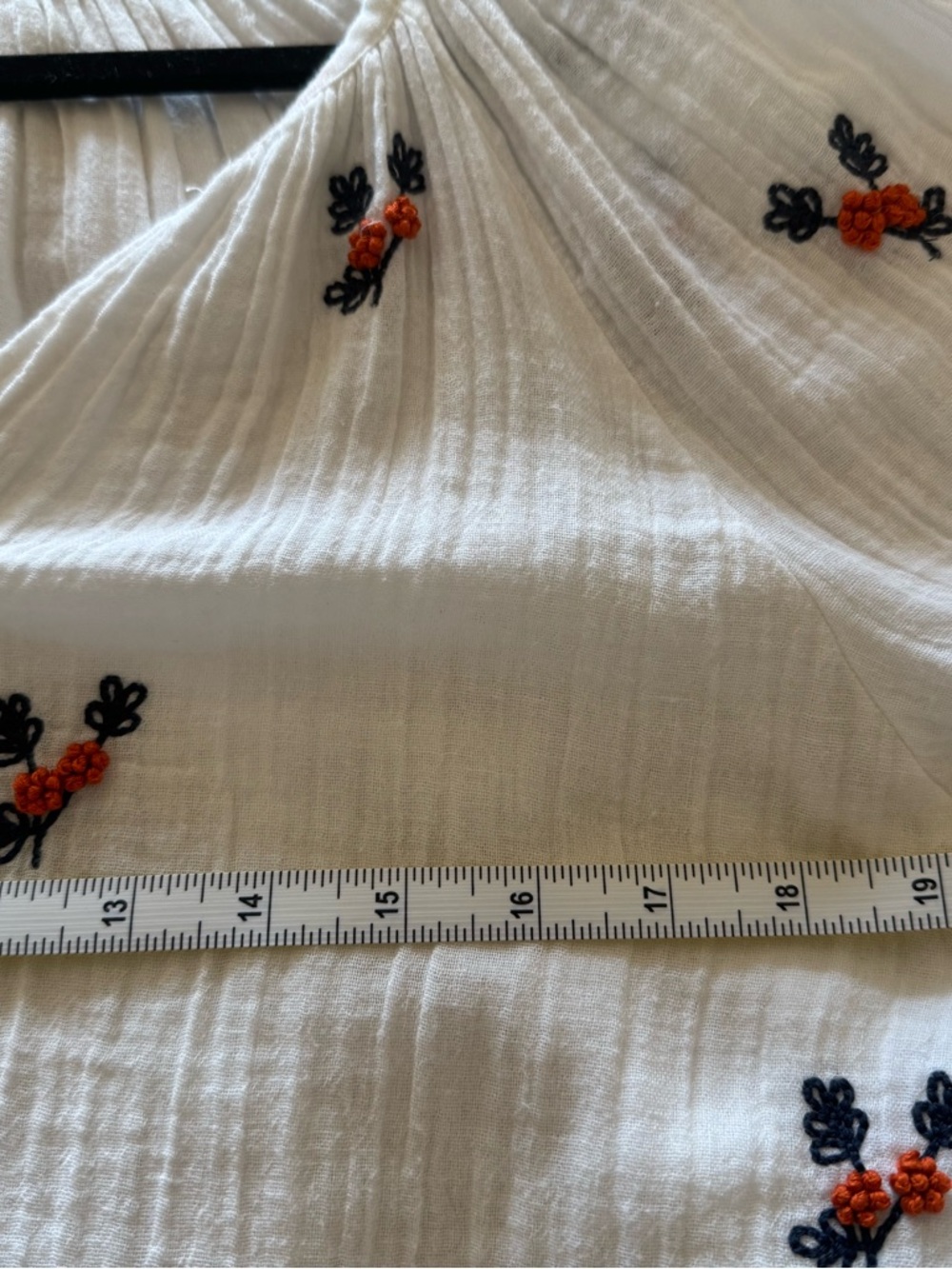 Velvet by Graham & Spencer White Embroidered V-Neck Peasant Top L - Picture 3 of 3